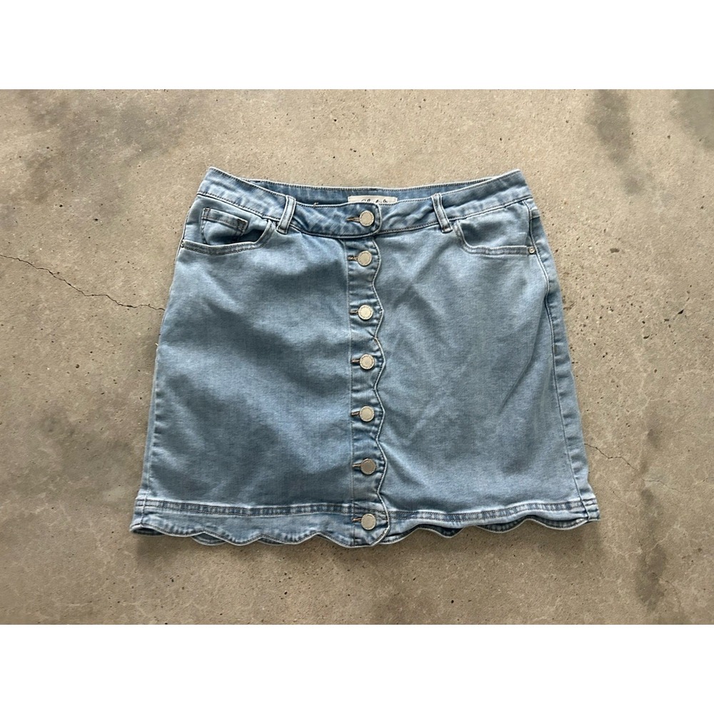Charlie B Scalloped Hem Button Front Denim Skort Size 10